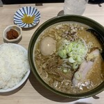 ラーメン 郷 - ◆ 味噌ラーメン　950円
                                辛味噌玉　180円
                                味玉　120円
                                ライス　150円