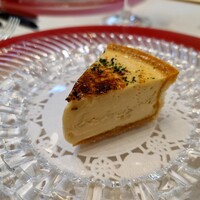 ラ・グランターブル ドゥ キタムラ - □最初は『水でっ❕（笑）』と言ってたけれど
                      キッシュを食べたら
                      これは赤ワインが飲みたくなる味わいだったので
                      ノンアルコール赤ワインを後から注文することに