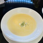 レストラン キャロッツ - ポタージュ美味しかった。ミルキーな味わいです。