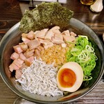 神楽 海老で鯛を釣る麺堂 - 
