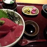 傳 - 鮪ぶつ盛り丼（ごはん大盛・白飯）