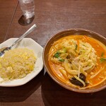 チンタンタン - ランチの味噌ラーメンと半チャーハン