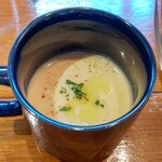ワインと洋食屋 Haru - オレンジ白菜のクリームスープ