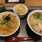 Keishouan - 親子丼と鶏ラーメンのハーフアンドハーフ
