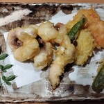 玄海の活魚と糸島直送の食 博多居酒屋 どげん海 - ヤリイカと糸島野菜の天ぷら