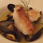オ・プレチェネッラ - 温前菜 :  ムール貝と鯛鱗焼きとスープ