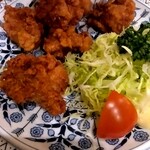 八乃屋 - とり唐揚げ　一個食べちゃった後です。