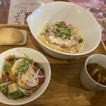 林檎珈琲 - 生ハムときのこのクリームパスタ¥1480ドリンク付