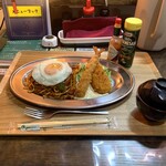 キッチン あずま - ⭐︎ 昭和ナポリタン盛り合わせ    税込 １,１８０ 円
      ※ 盛り合わせ（カニコロ・海老フライ）味噌汁付