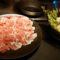 しゃぶしゃぶつかだ 渋谷スクランブルスクエア - 神戸牛と豚肉セット