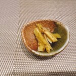 鮨 学 - わさびの茎醤油漬け