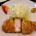 とんかつ 布袋 - 綺麗なピンク色のトンカツ！