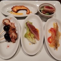 スペイン料理 La Cazuela 三ノ宮 ミント神戸店 - タパス5種盛り