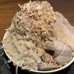 Fuuraibou - 豚ラーメン大 ヤサイ・アブラ・カラメ マシマシ、ニンニクなし