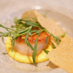 ランチコース 5000円 の岩手のホタテ貝焼き パルミジャーノチーズの薄焼き