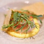 ラ・リューン - ランチコース 5000円 の岩手のホタテ貝焼き パルミジャーノチーズの薄焼き