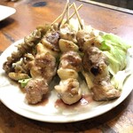 酒処 さくら - 鶏ももニンニクと鶏皮。