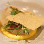 ラ・リューン - ランチコース 5000円 の岩手のホタテ貝焼き パルミジャーノチーズの薄焼き