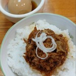 春木屋 荻窪本店 - 味付玉子とチャーシューご飯