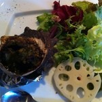 ラ・ブリーズ - ソースの風味がたまらない、さざえのブルゴーニュ風