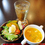 シエロ - サラダ・スープ・ジンジャーエール