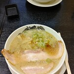 Shokudou Hasegawa - 醤油ラーメン大判チャーシュー霜降り背脂