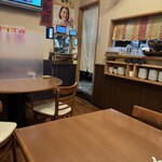 龍興楼 - 店全体を撮るにはお客さん多く、奥部のみの店内風景｡