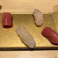 SUSHI TOKYO TEN、 新宿店 - にぎり　中とろと生えび