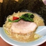 新吉家 - ラーメン海苔増し