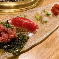 青山まんぷく - コースの前菜　奥が期間限定柿キムチ