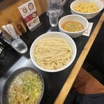 麺処 にしむら - 料理写真:カウンター席