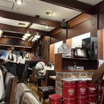 Smart Coffee - アンティークな雰囲気。オーク調でまとめられた落ち着いた店内。穏やかな時間が過ごせます。