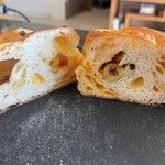 デュデスタン - うず巻きパン ドライトマトと2種のオリーブチーズ 断面