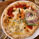 Italian Kitchen VANSAN - 3種ピザ