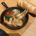 Crab Shrimp and Oyster - ズワイガニとブロッコリーのアヒージョ