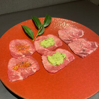 煌 焼肉 - カマルグの塩入ミックススパイス特上牛タン ・葱たれの特上牛タン ・柚子七味の特上牛タン