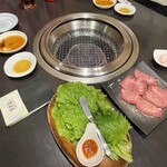 焼肉八七 - ４人掛けテーブル席（座敷エリア）