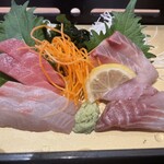 豊洲市場 さかな酒場 魚星 - 刺身はどれも新鮮！