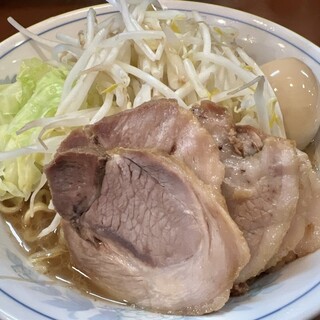 らーめん 陸 - 料理写真:豚増しらーめん（1,150円）＋味付玉子（100円）、野菜多め