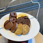 ラ・プレシューズ - カヌレ、バームクーヘン、チョコレートパウンドケーキ、チョコレートクッキー、セサミンクッキー