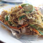 Venia's Kitchen - ２人分のメニュー表示ですが、大盛りの食堂だと、これくらい出てくるかな。