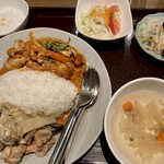 Chaotai - 鶏肉のドライカレー&グリーンカレー