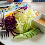 Venia's Kitchen - サラダの後ろ姿。