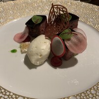 星のや竹富島 ダイニング - ヒージャーとビーツ