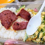 Venia's Kitchen - オマケの写真　セブピア１の売店で買ったお弁当。沖縄チック。おにぎりくらいな値段。