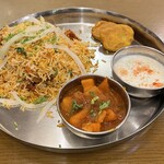 パンジャビ バル - ビリヤニ、野菜カレー