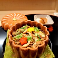 赤坂 菊乃井 - ●【御飯】
                      「蒸し寿司  穴子  金糸玉子  焼き海苔  梅人参  梅柚子  三つ葉」
