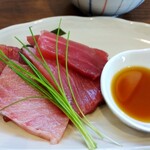 灼味噌らーめん 八堂八 - 今日の海鮮 800円、長崎産生本マグロ刺になります