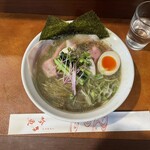 メヂカそば 吟魚 - 濃い煮干醤油（背黒と平子、鯵の黒炊き）