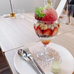 Lumos - 苺とピスタチオのパフェ
